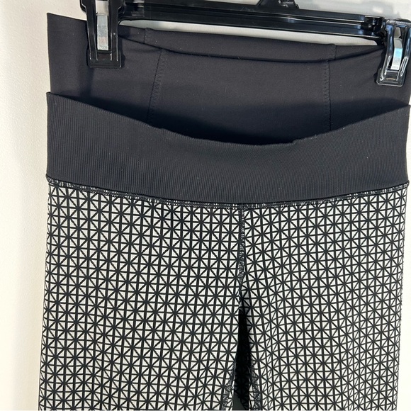 Lululemon High Waist Knit Geometric Slim Straight Pants Black Gray; Lulu Size 8 - Picture 3 of 13